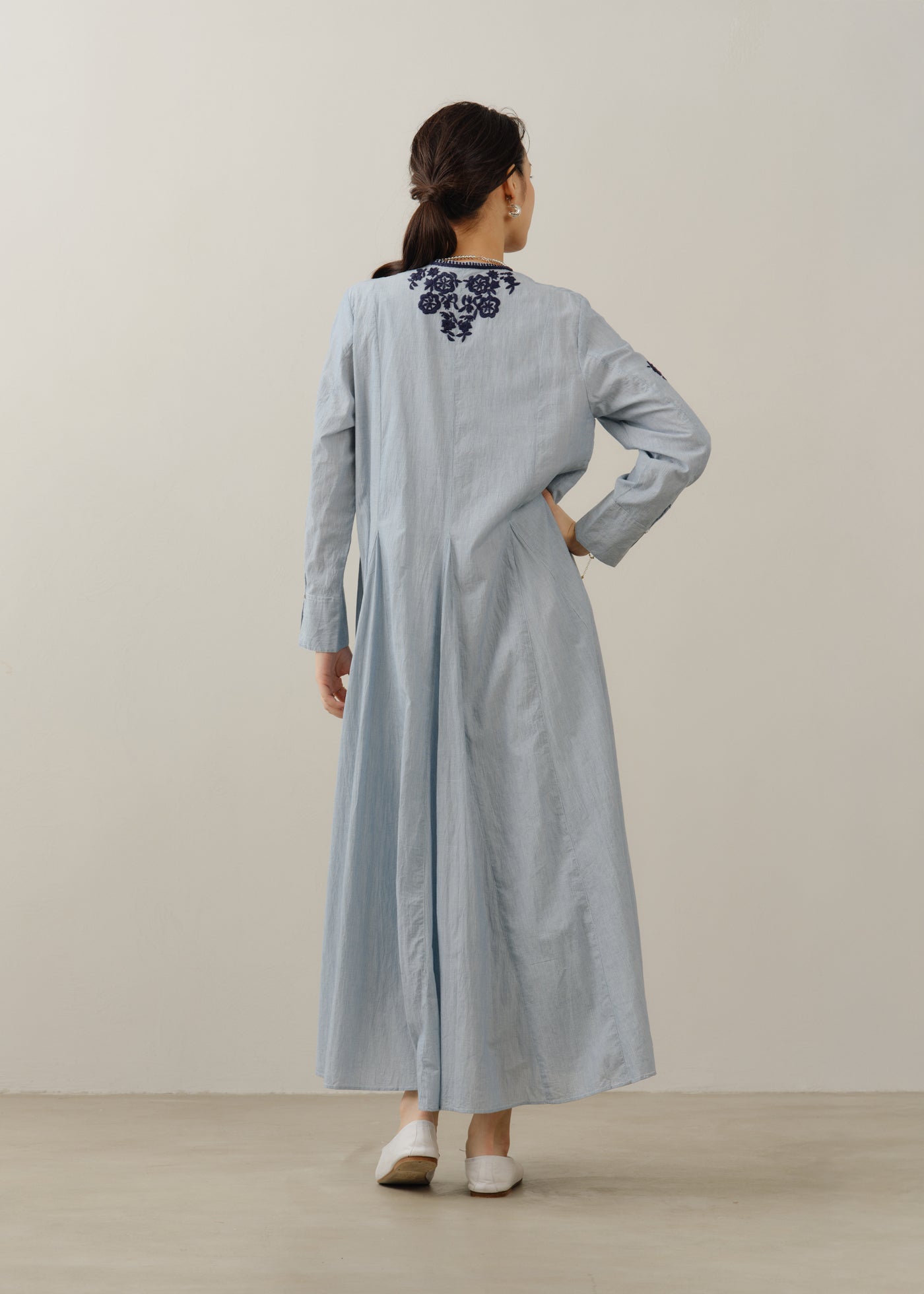 1/14 10時発売】Chikan Embroidery Panel Dress | Pasand by ne