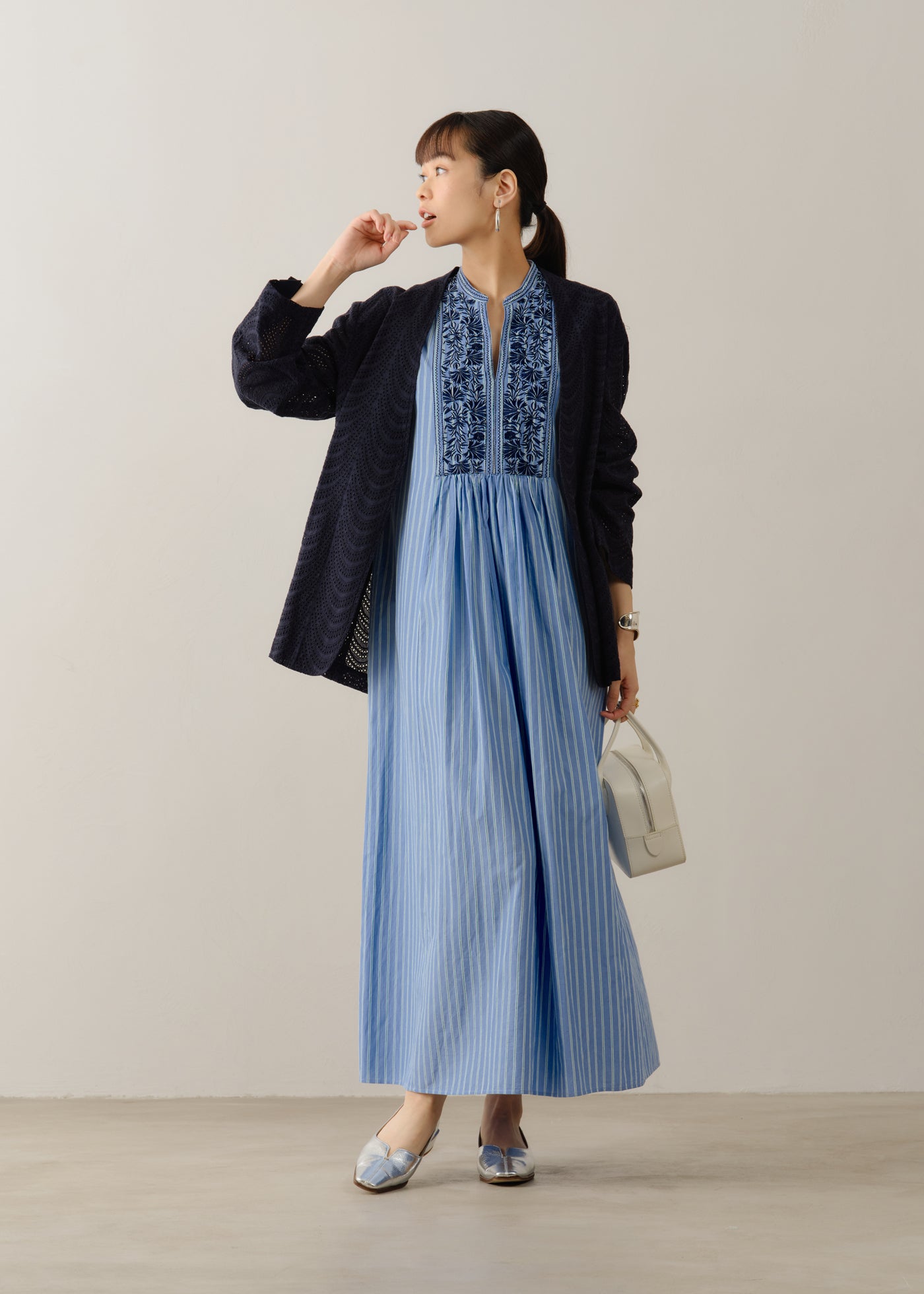 5月上旬お届け予定】Poplin Stripe Flower Embroidery Sleeveless