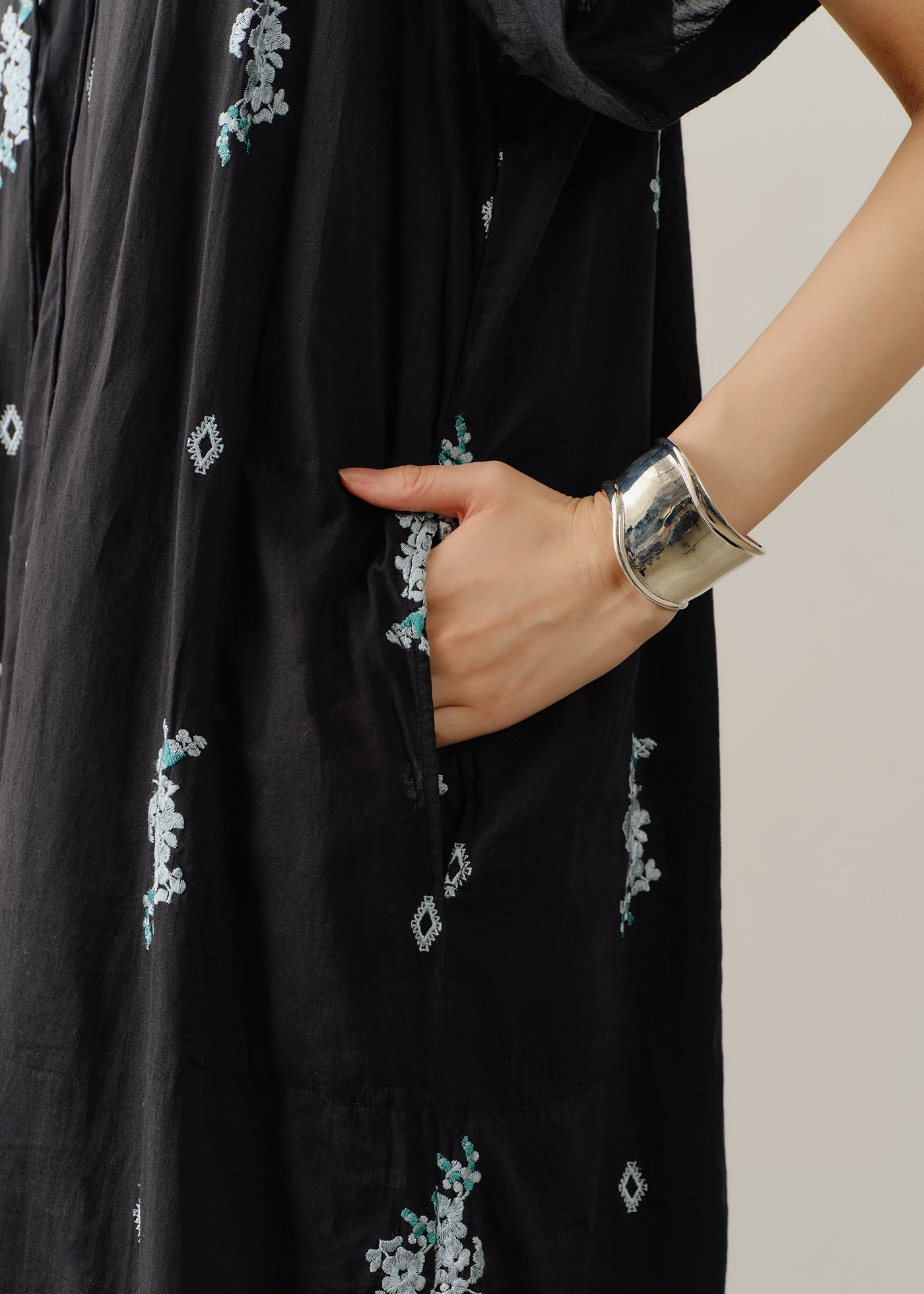 【4月中旬お届け予定】Cotton Voile Jasmine Embroidery Short Sleeve Dress