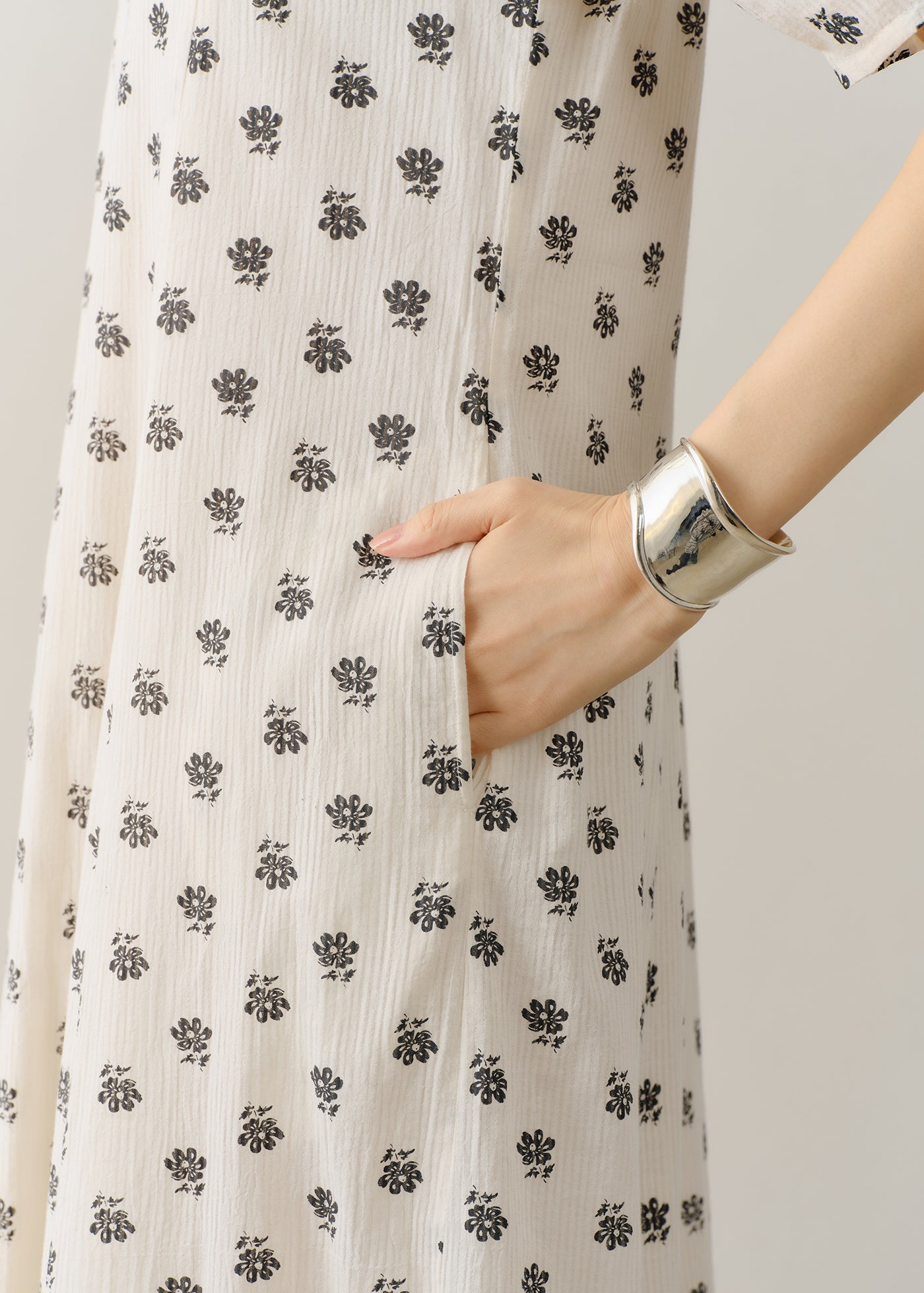 【5月上旬お届け予定】Cotton Dobby Stripe Anemone Print Gather Sleeve Dress