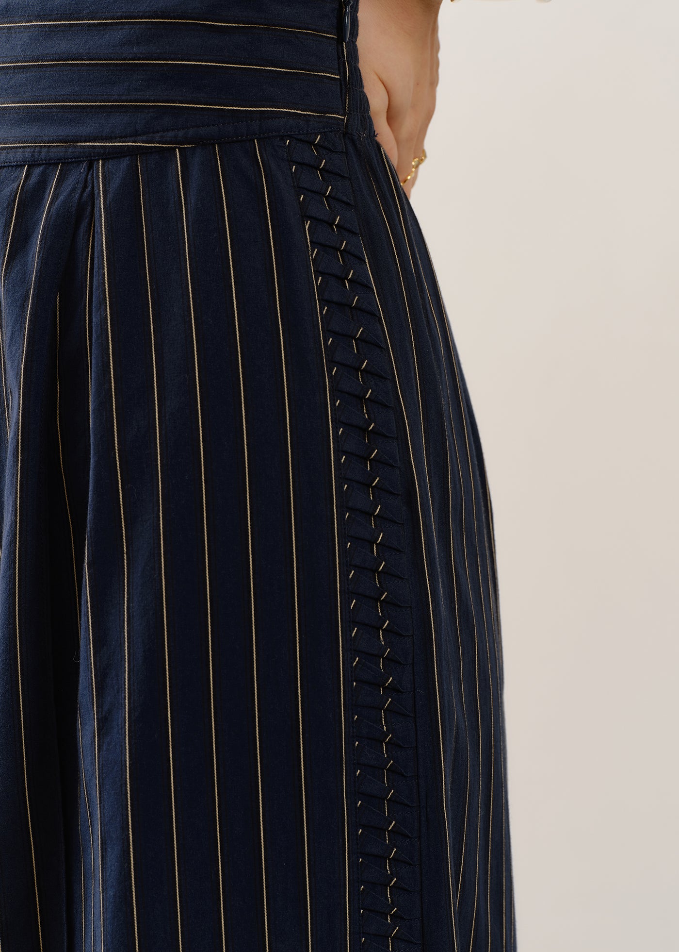 Poplin Side Wave Tuck Pants | Pasand by ne Quittez pas | パサン