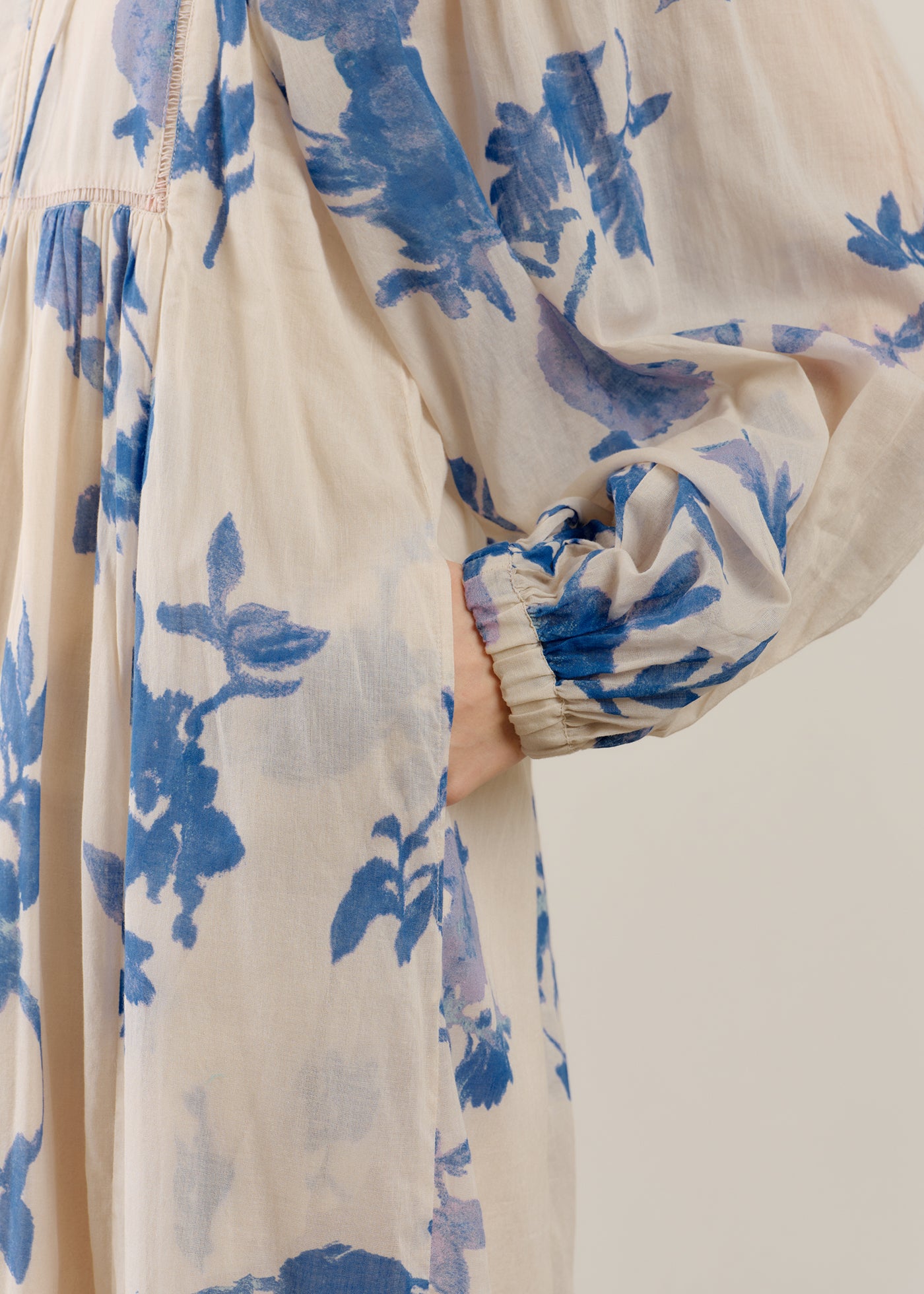 【3/4 10時発売】Cotton Voile Rose Print Hand Smocking Dress