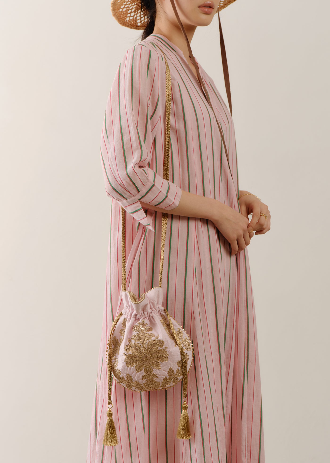 Embroidery Drawstring Shoulder Bag | Pasand by ne Quittez pas