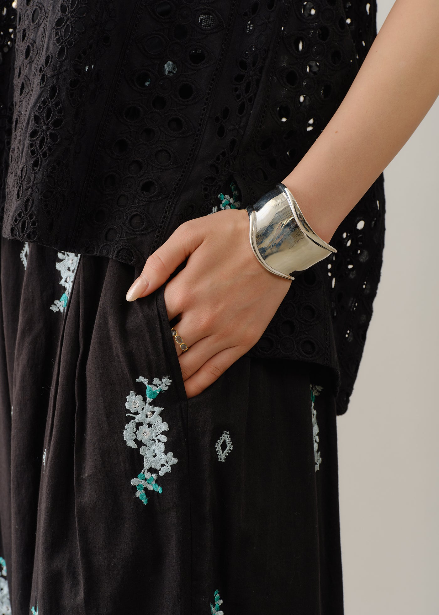 【6月下旬お届け予定】Cotton Voile Jasmine Embroidery Gather Pants