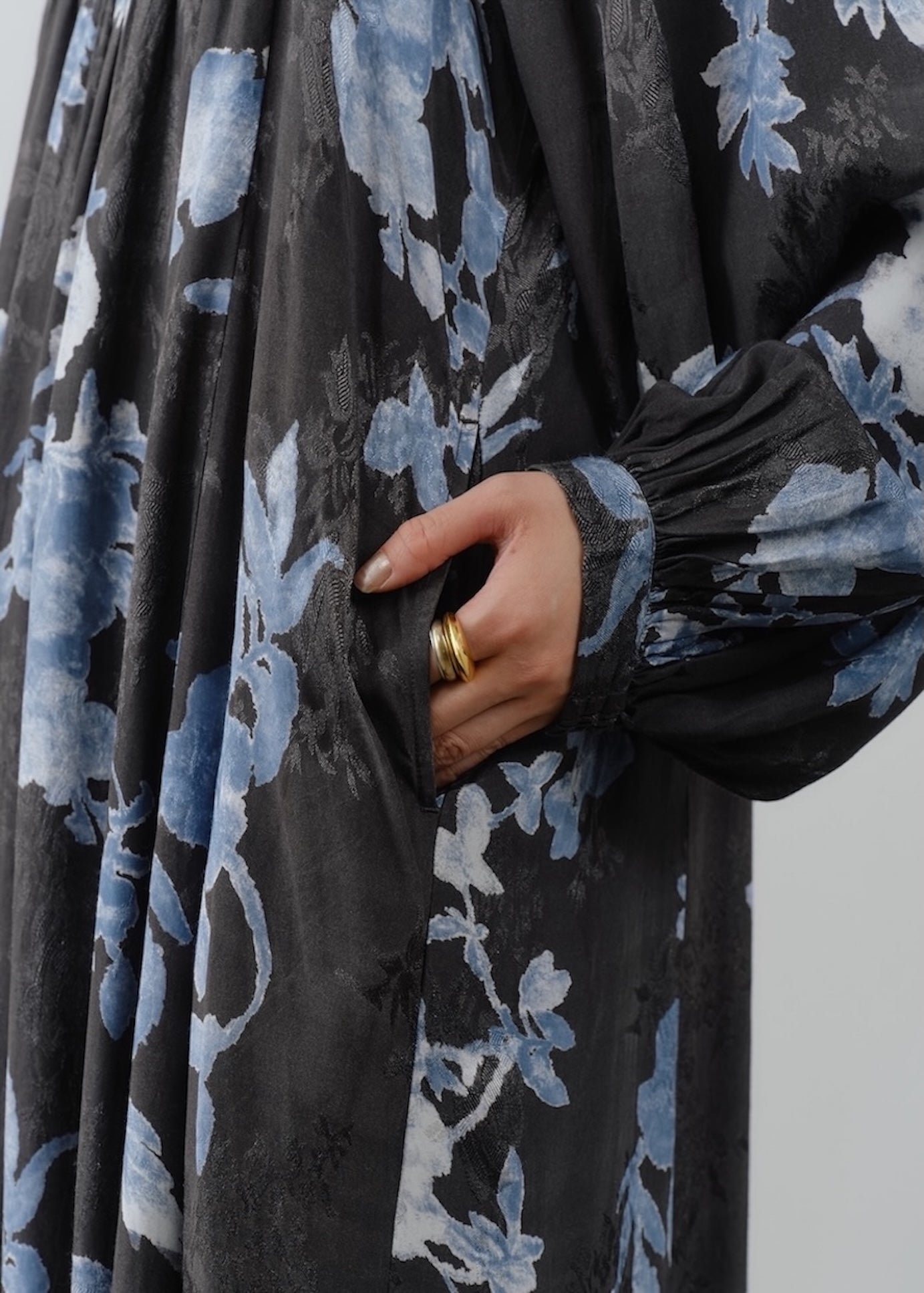 【9月下旬お届け予定】Rayon Jacquard Rose Print Yoke Dress