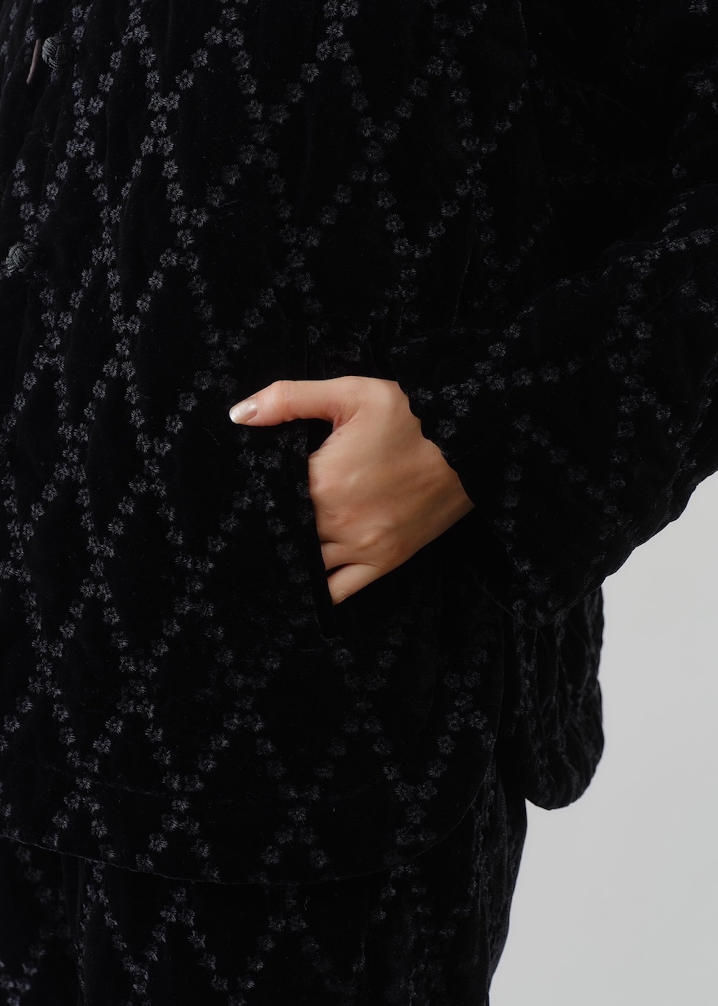 【10月中旬お届け予定】Velvet Flower Argyle Embroidery Quilted Jacket
