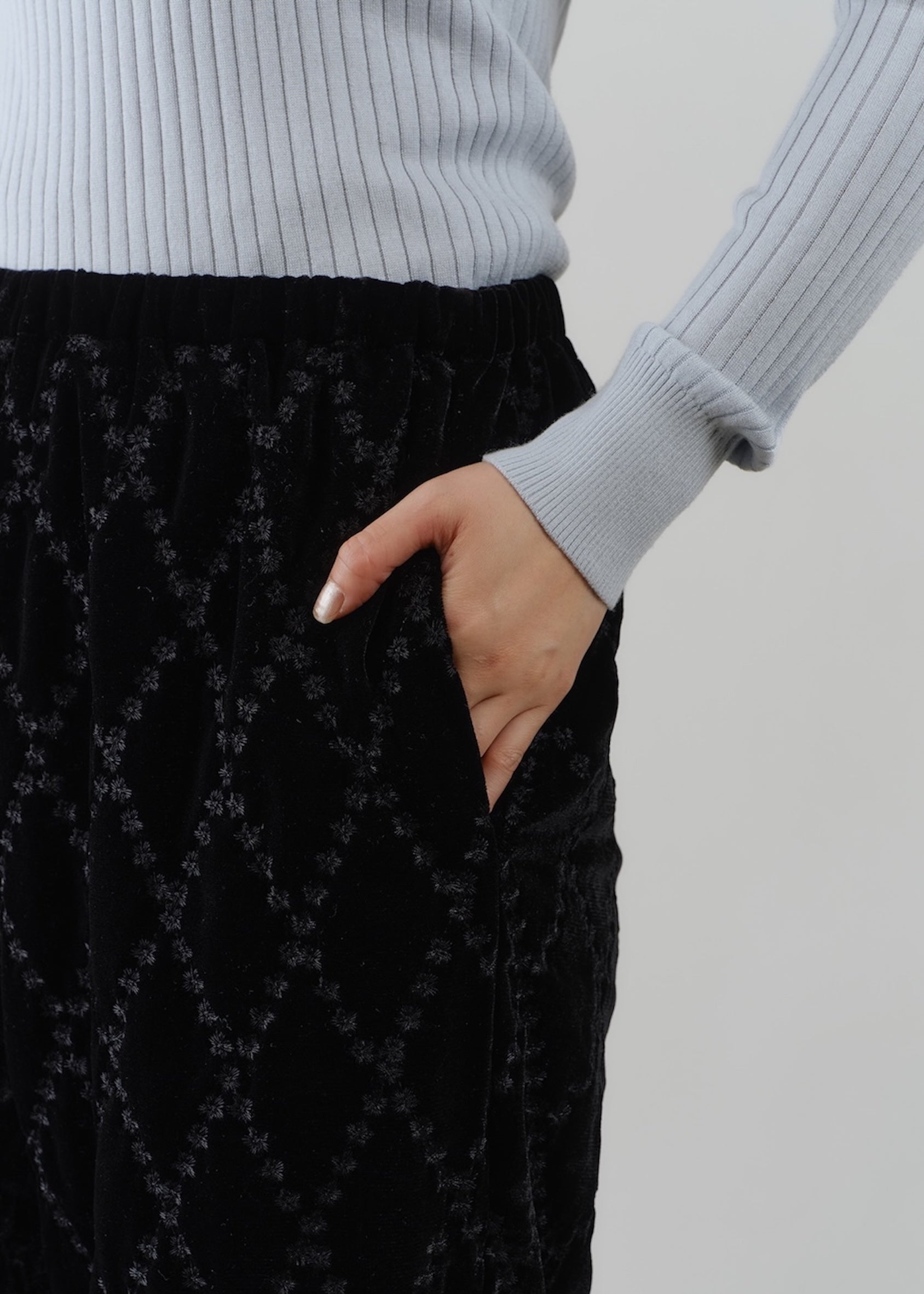 【10月中旬お届け予定】Velvet Flower Argyle Embroidery Pants