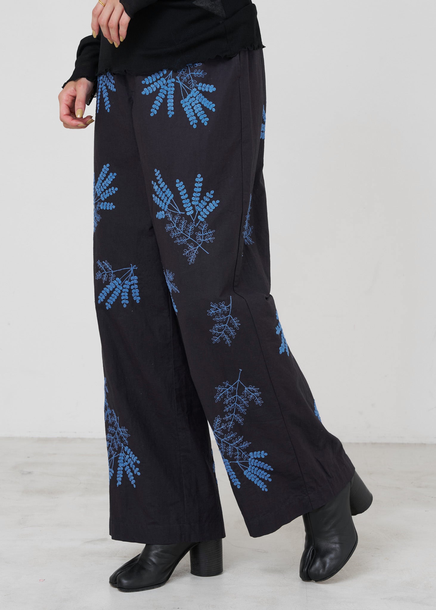 Cotton Linen Plants Embroidery Pants | Pasand by ne Quittez pas | パサンドバイヌキテパ