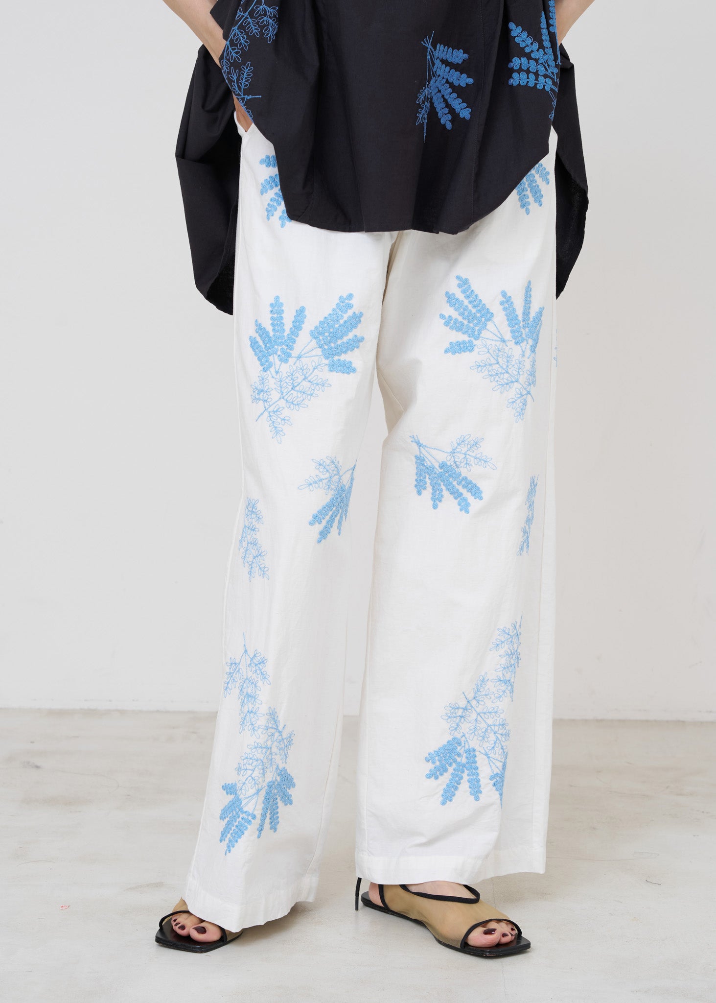 Cotton Linen Plants Embroidery Pants | Pasand by ne Quittez pas | パサンドバイヌキテパ