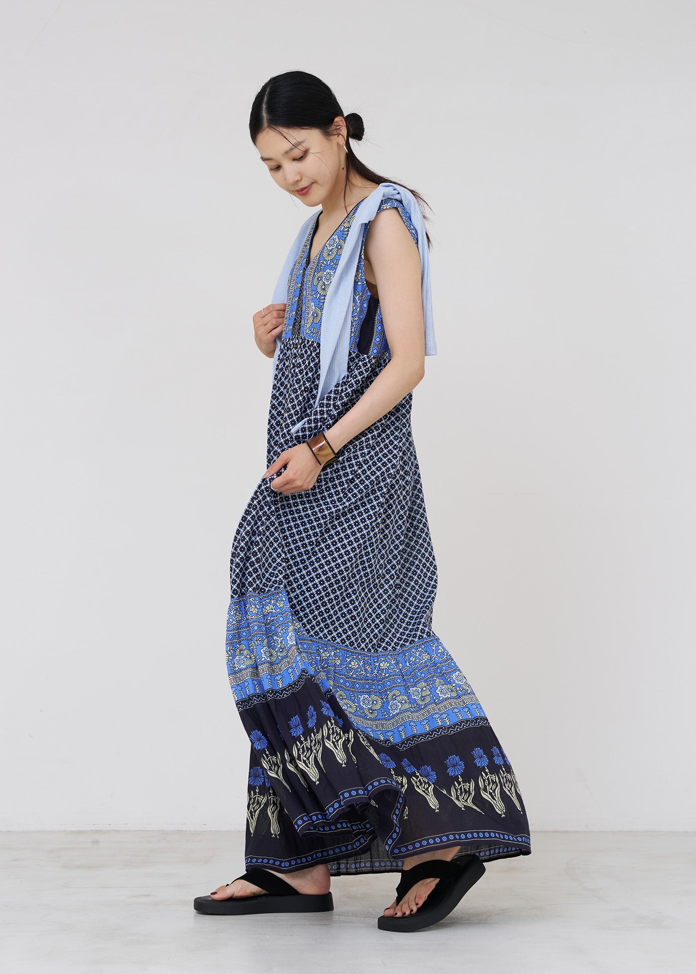 Cotton Voile Flower Border Print Sleeveless Dress | Pasand by ne Quittez  pas | パサンドバイヌキテパ