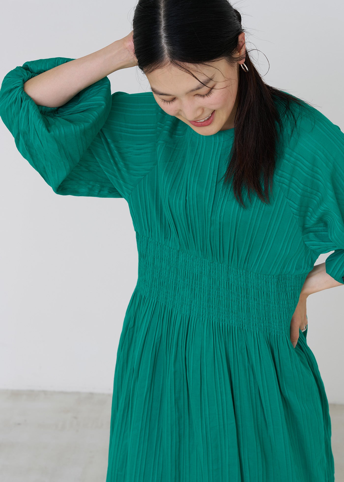 Cotton Dobby Stripe Solid Waist Shirring Dress | Pasand by ne Quittez pas |  パサンドバイヌキテパ