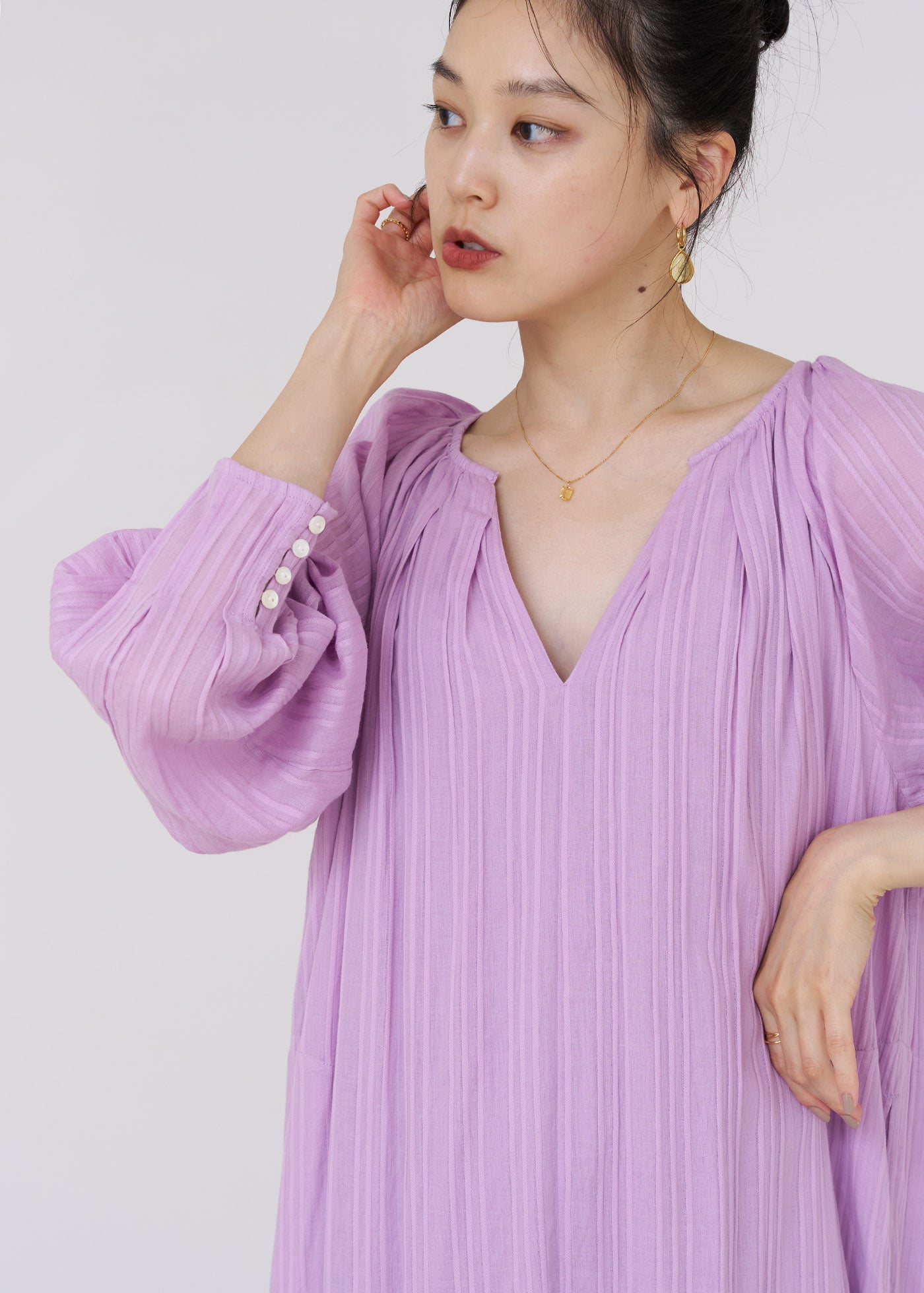 Cotton Dobby Stripe Solid Neck Gather Dress | Pasand by ne Quittez pas |  パサンドバイヌキテパ