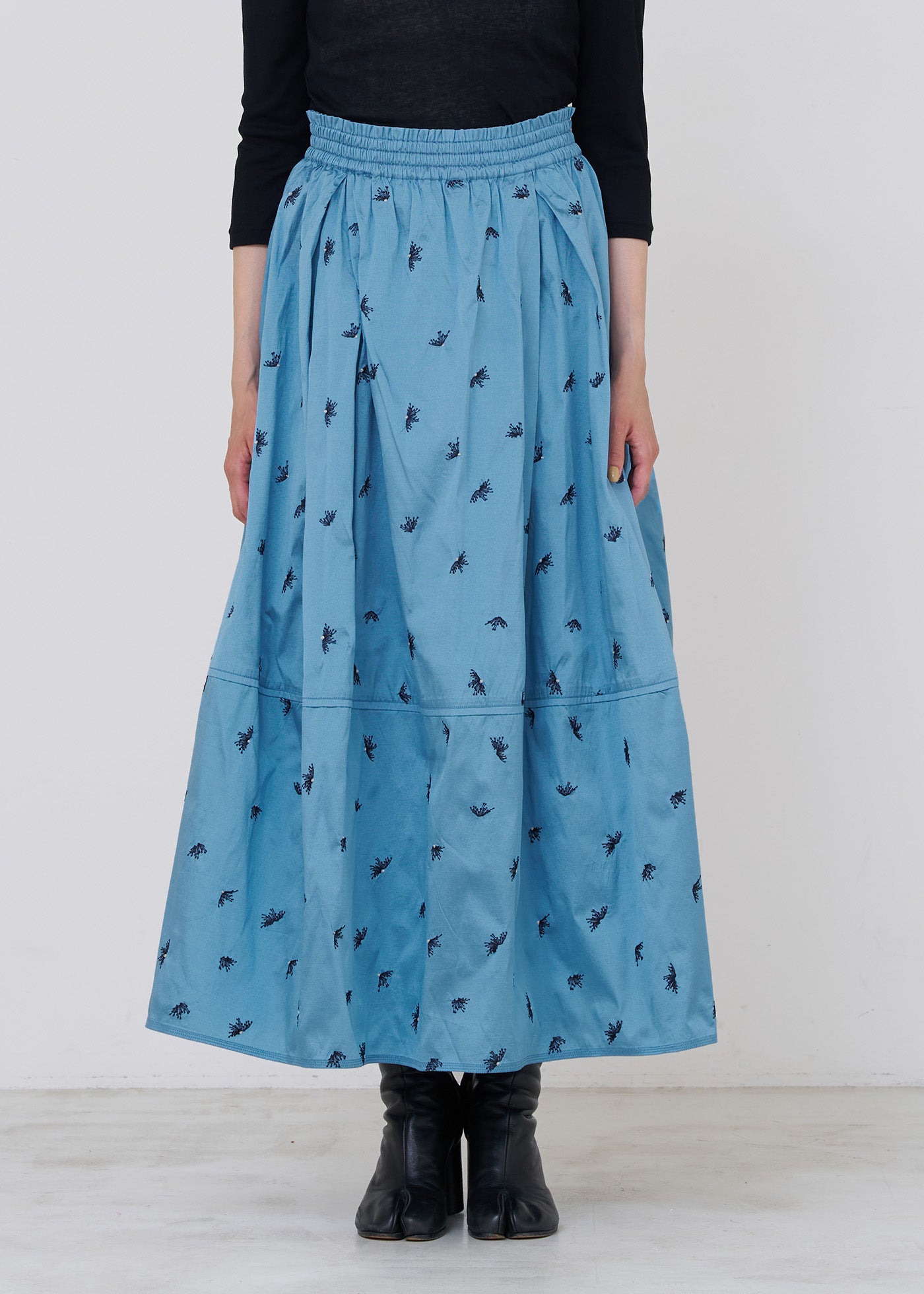 Poly Dupion Beej Embroidery Tuck Gather Skirt | Pasand by ne Quittez pas |  パサンドバイヌキテパ