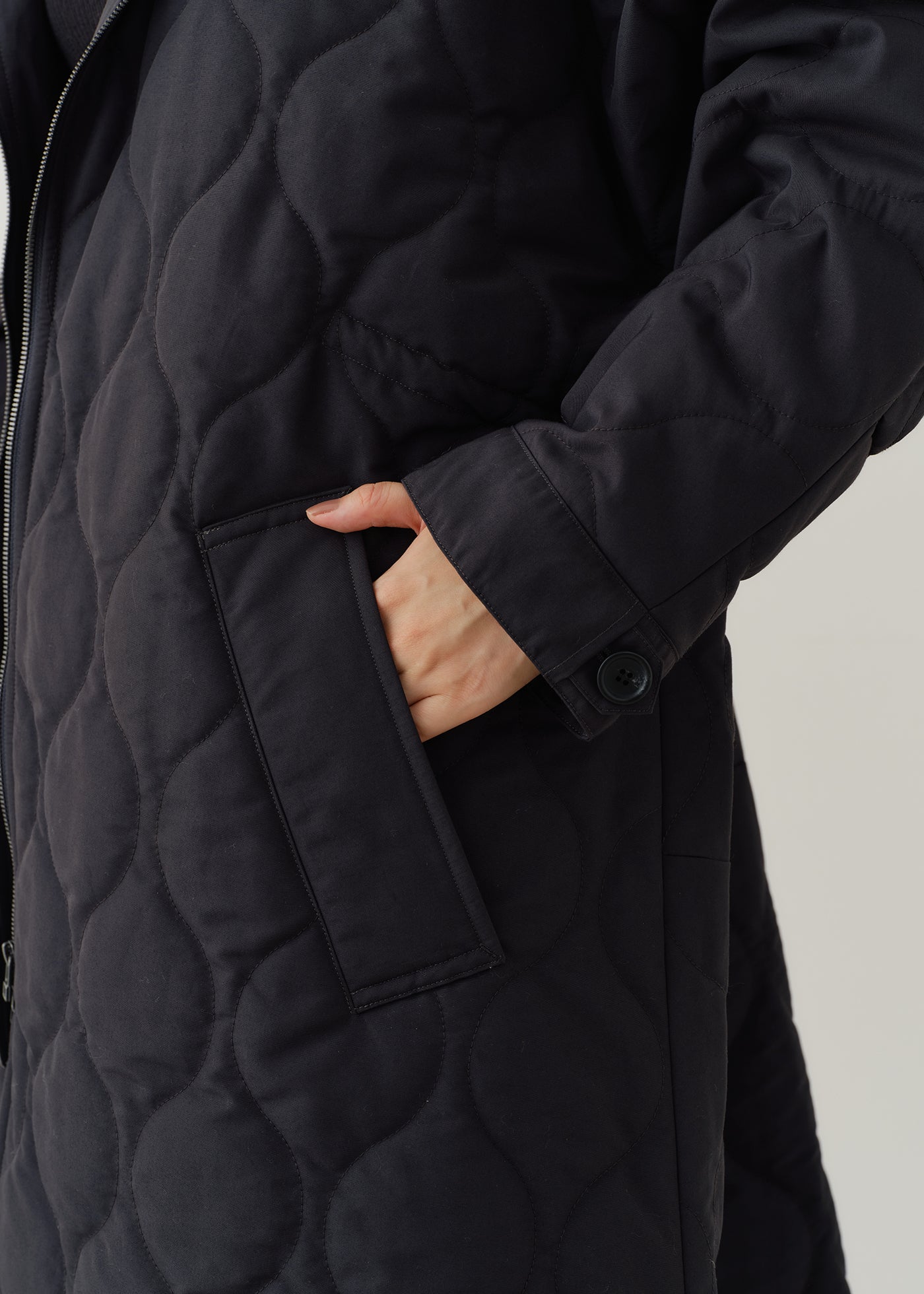 VACHEMENT Recycle Nylon Cotton Cross Quilting Coat | Pasand by ne