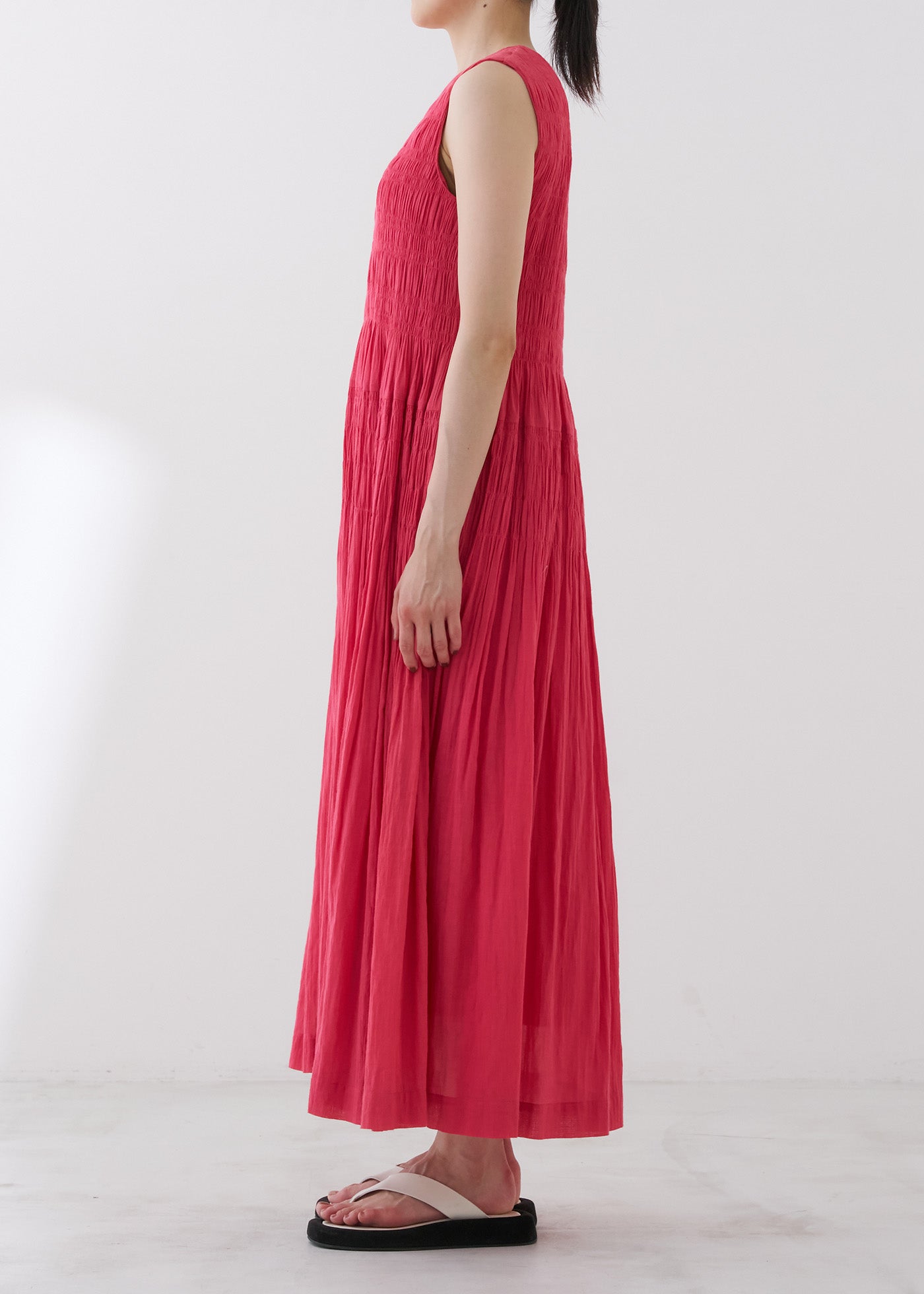 Cotton Voile Shirring Sleeveless Dress | Pasand by ne Quittez pas |  パサンドバイヌキテパ