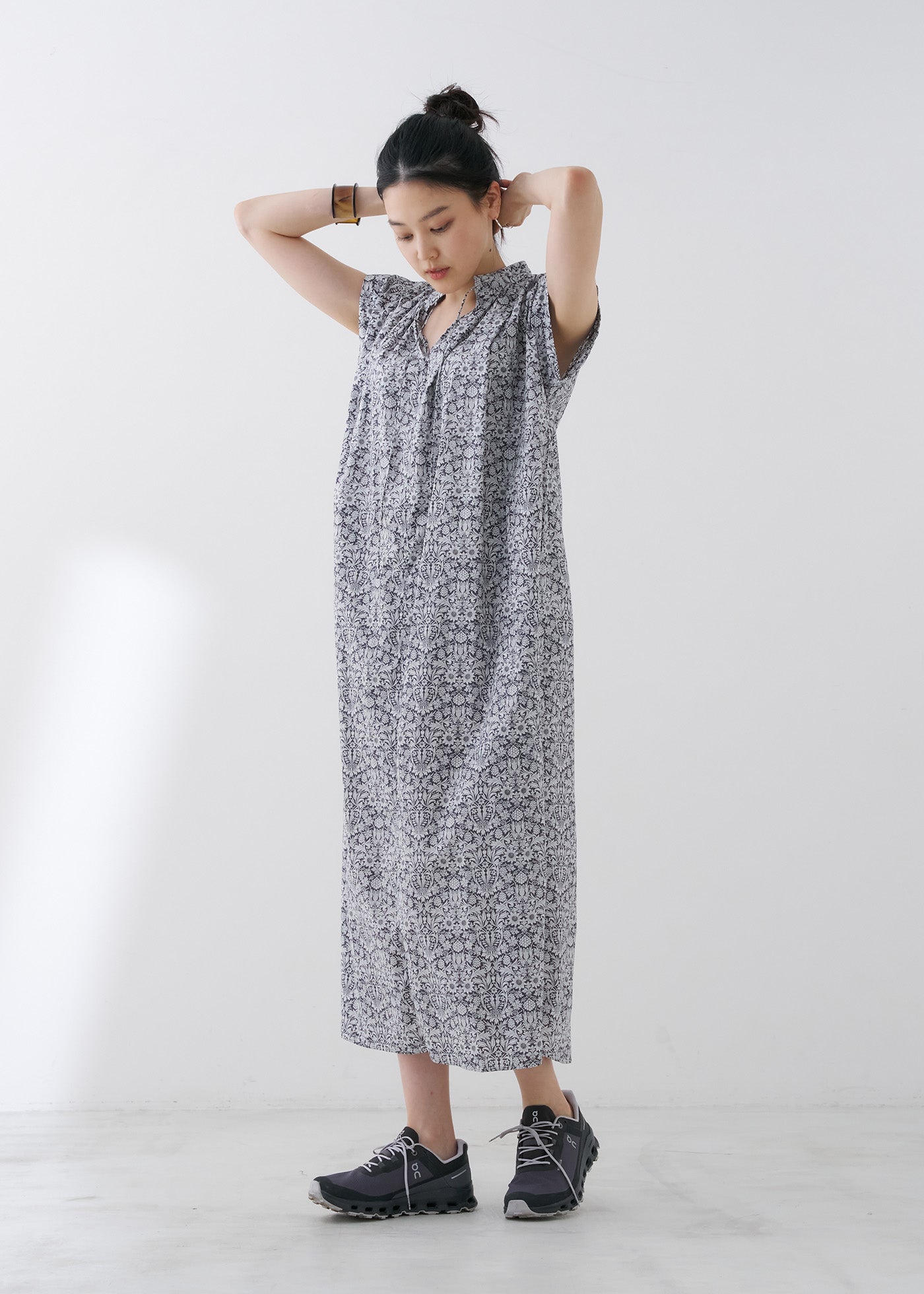 Liberty Print Shirring Sleeveless Dress | Pasand by ne Quittez pas |  パサンドバイヌキテパ