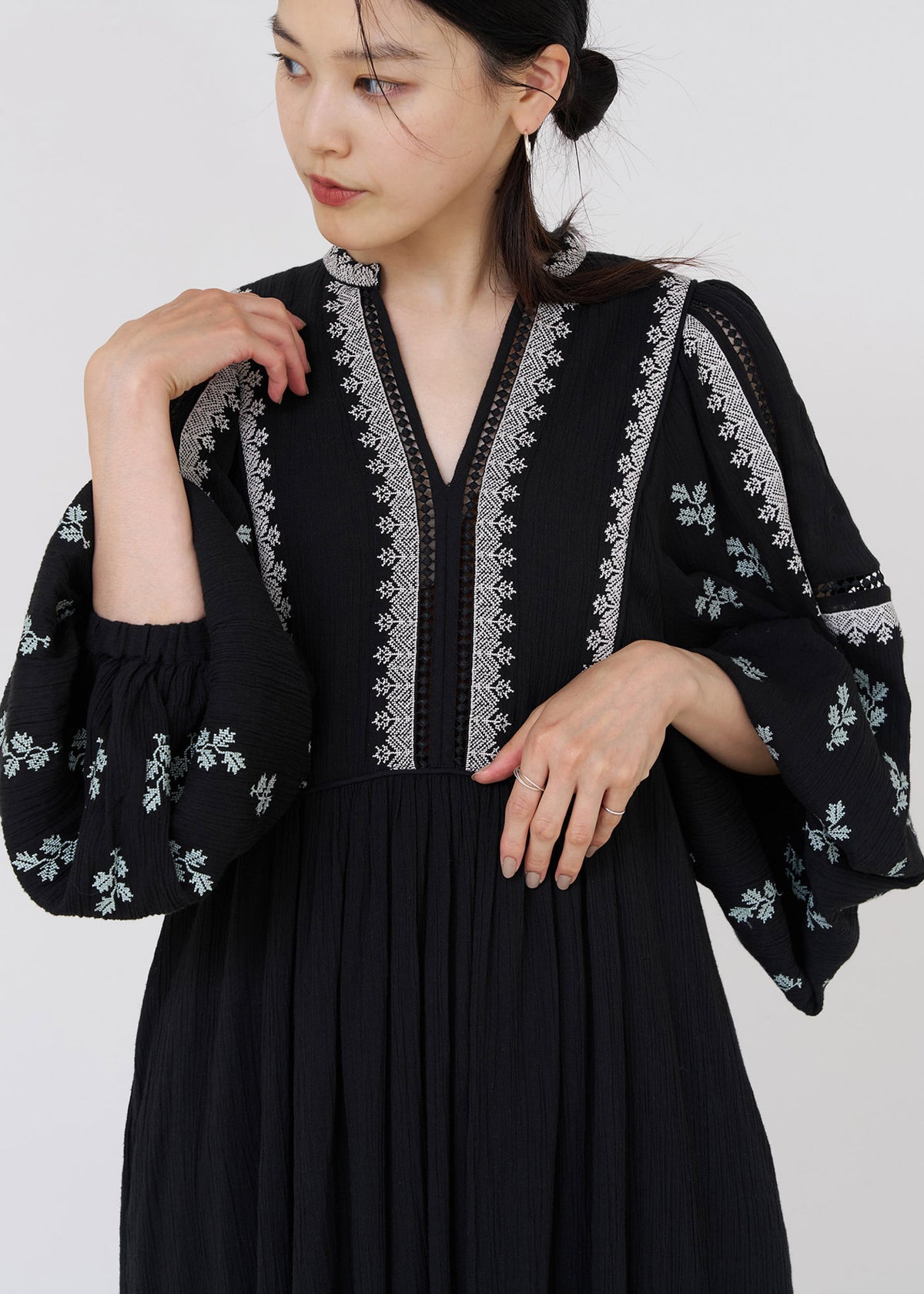 Cotton Gauze Leaf Embroidery Yoke Dress