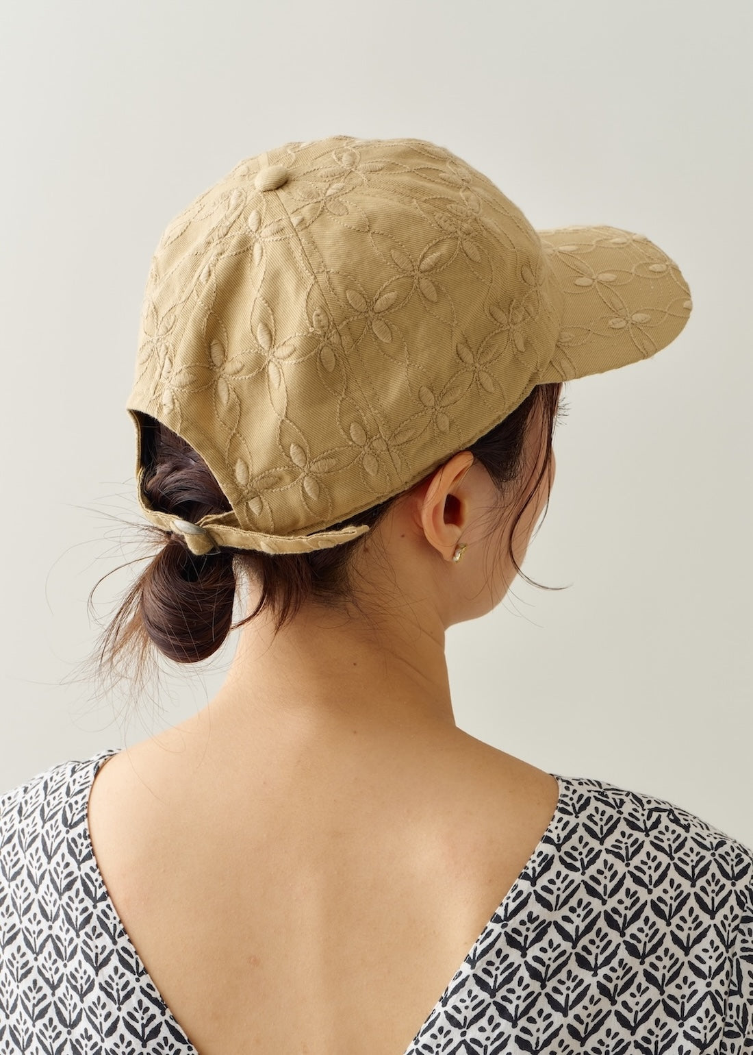 Cotton Linen Twill Flower Embroidery Cap