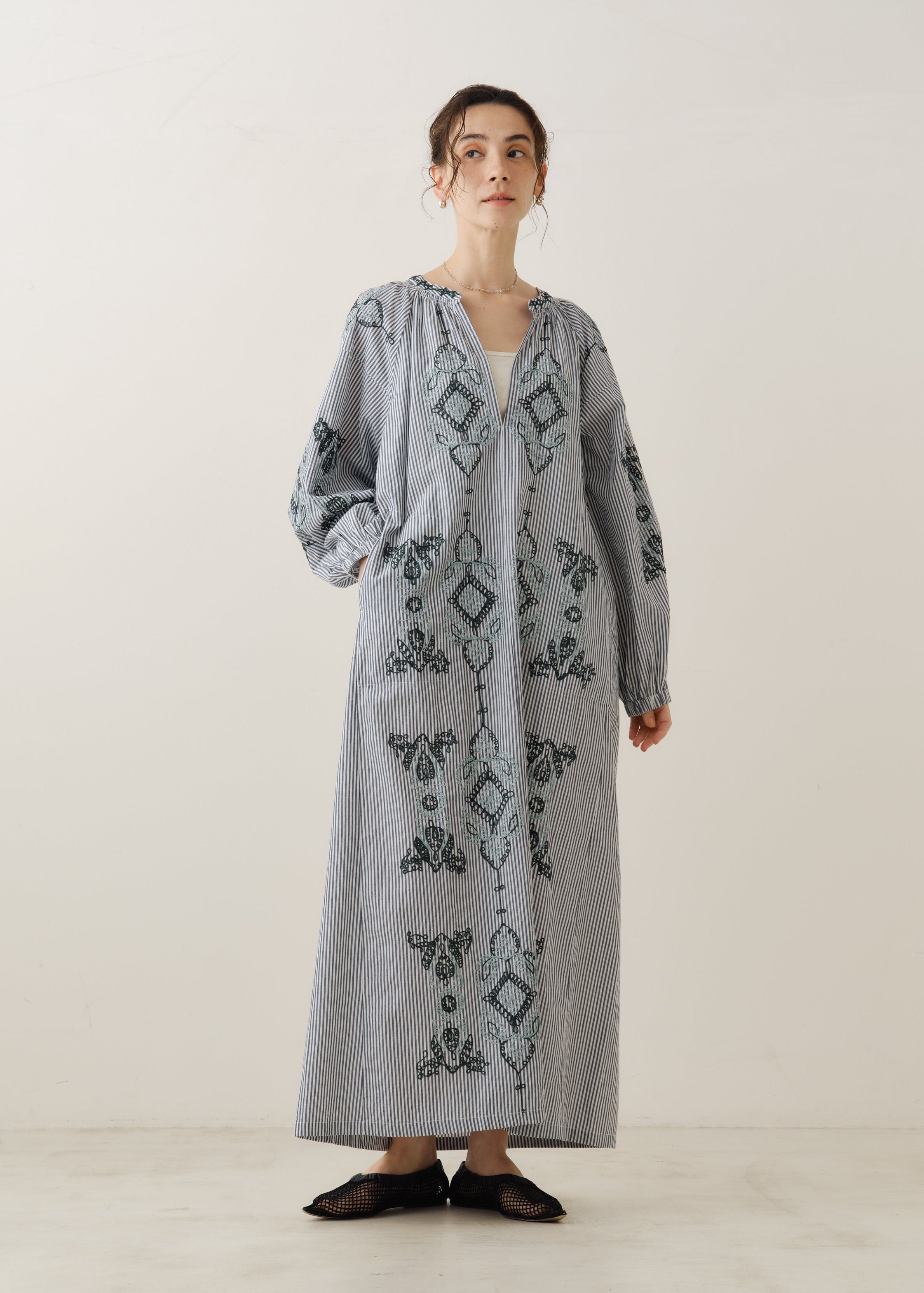 サラマリカ　ストライプドレス　ヌキテパ Cotton Aari Embroidery Stripe Dress | Pasand by ne Quittez pas