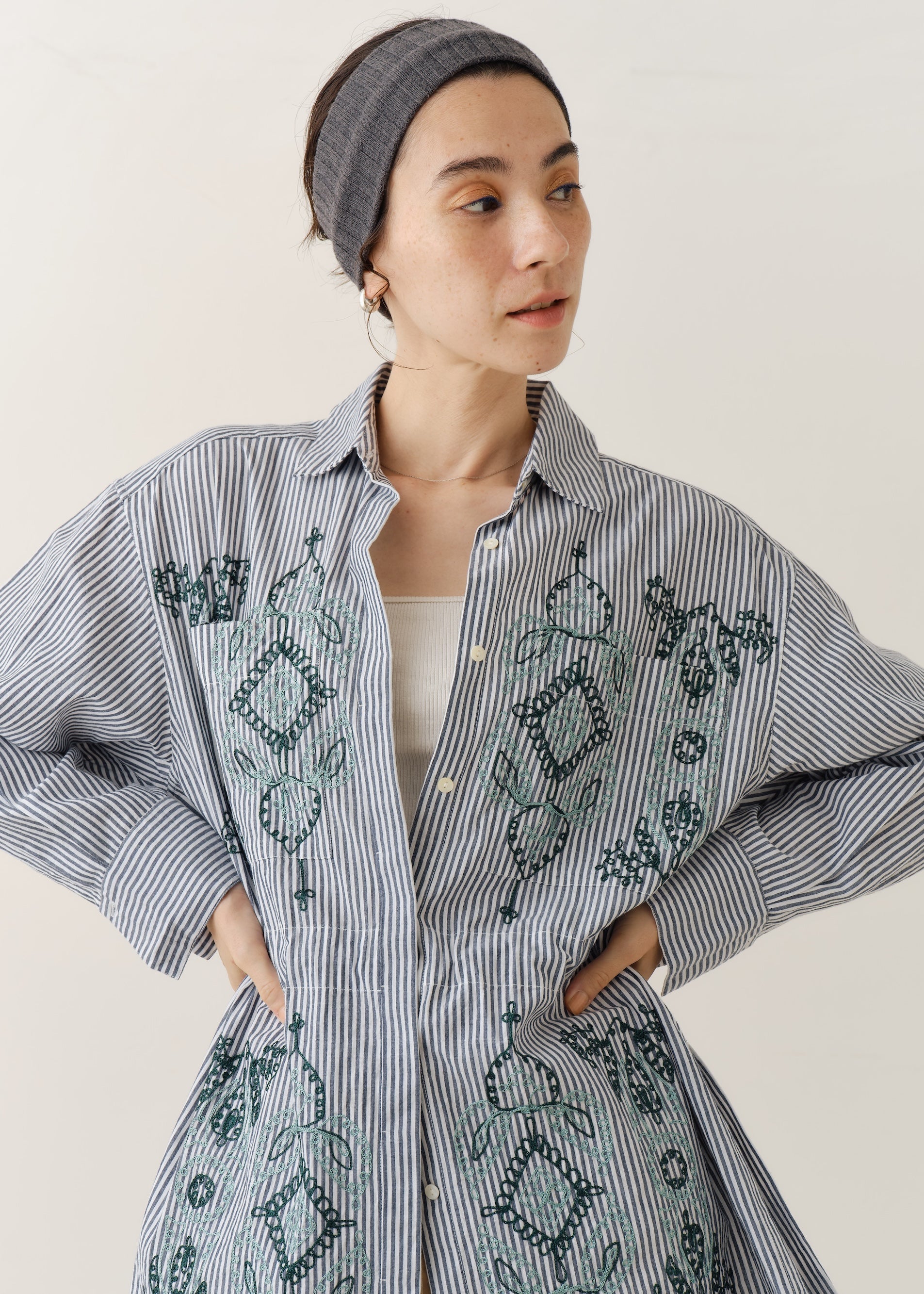 サラマリカCotton Aari Embroidery Stripe Shirt Cotton Aari Embroidery Stripe Shirt | Pasand by ne Quittez pas