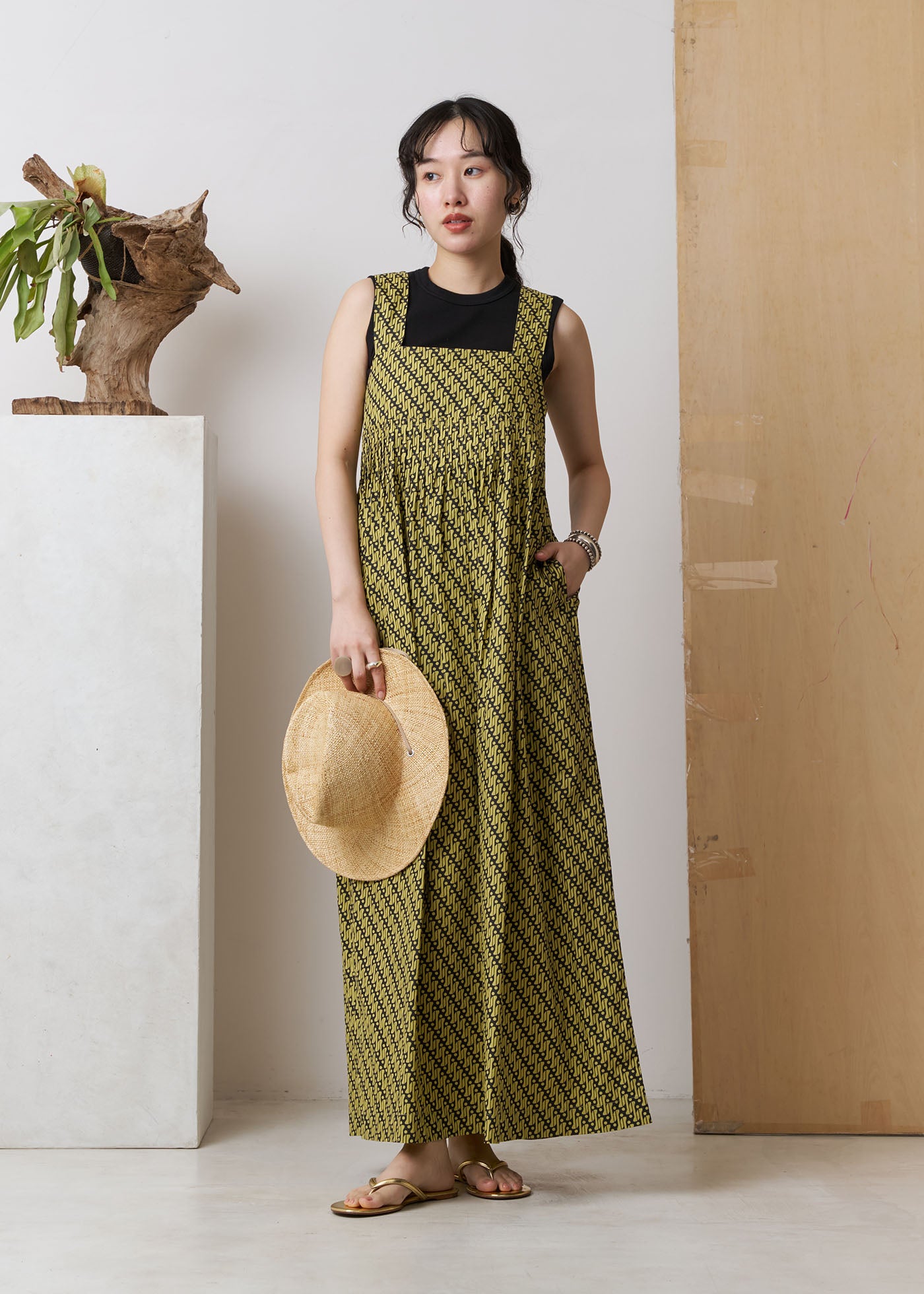 Geometric Pattern Tuck Sleeveless Dress | Pasand by ne Quittez pas |  パサンドバイヌキテパ