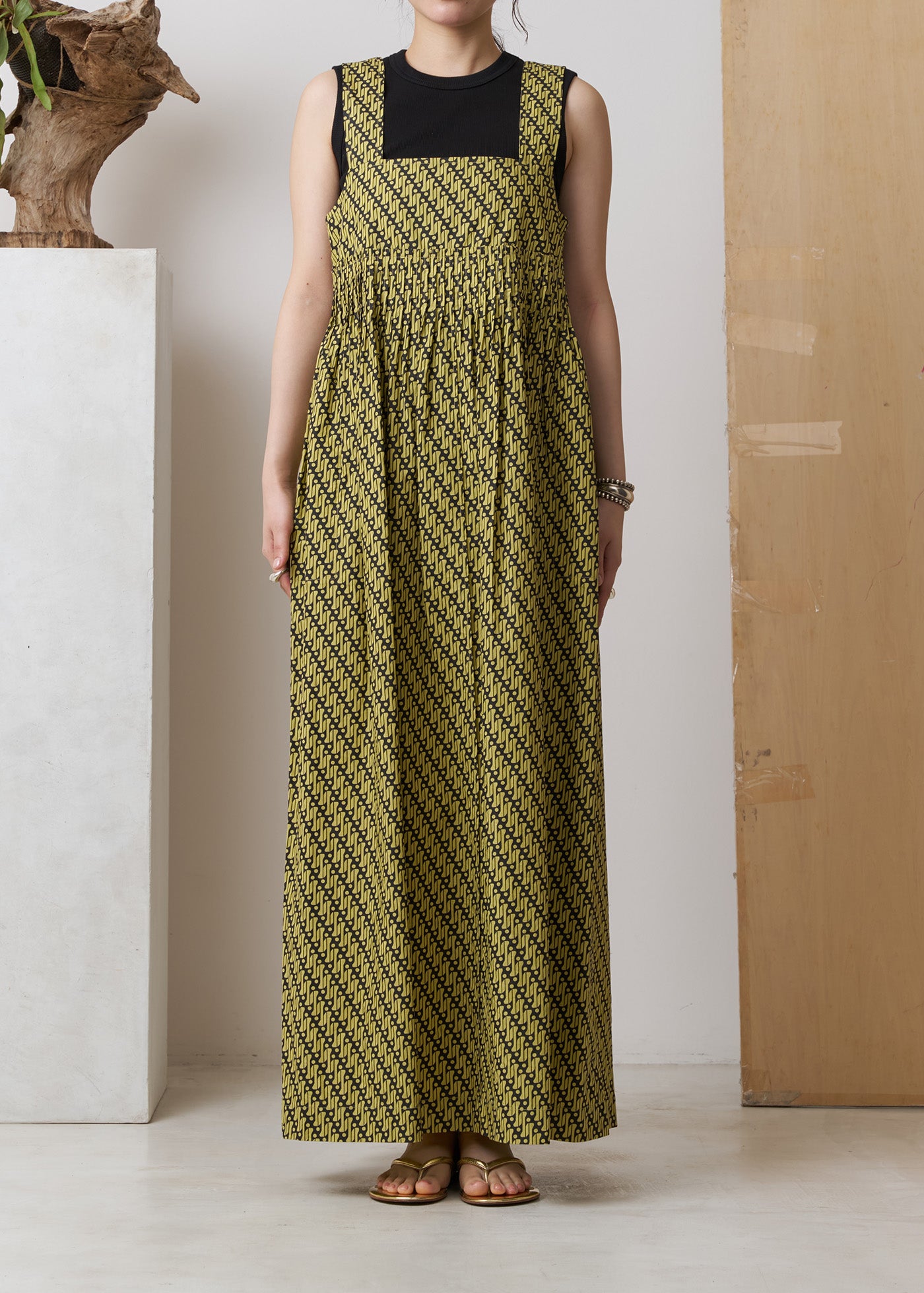 Geometric Pattern Tuck Sleeveless Dress | Pasand by ne Quittez pas 