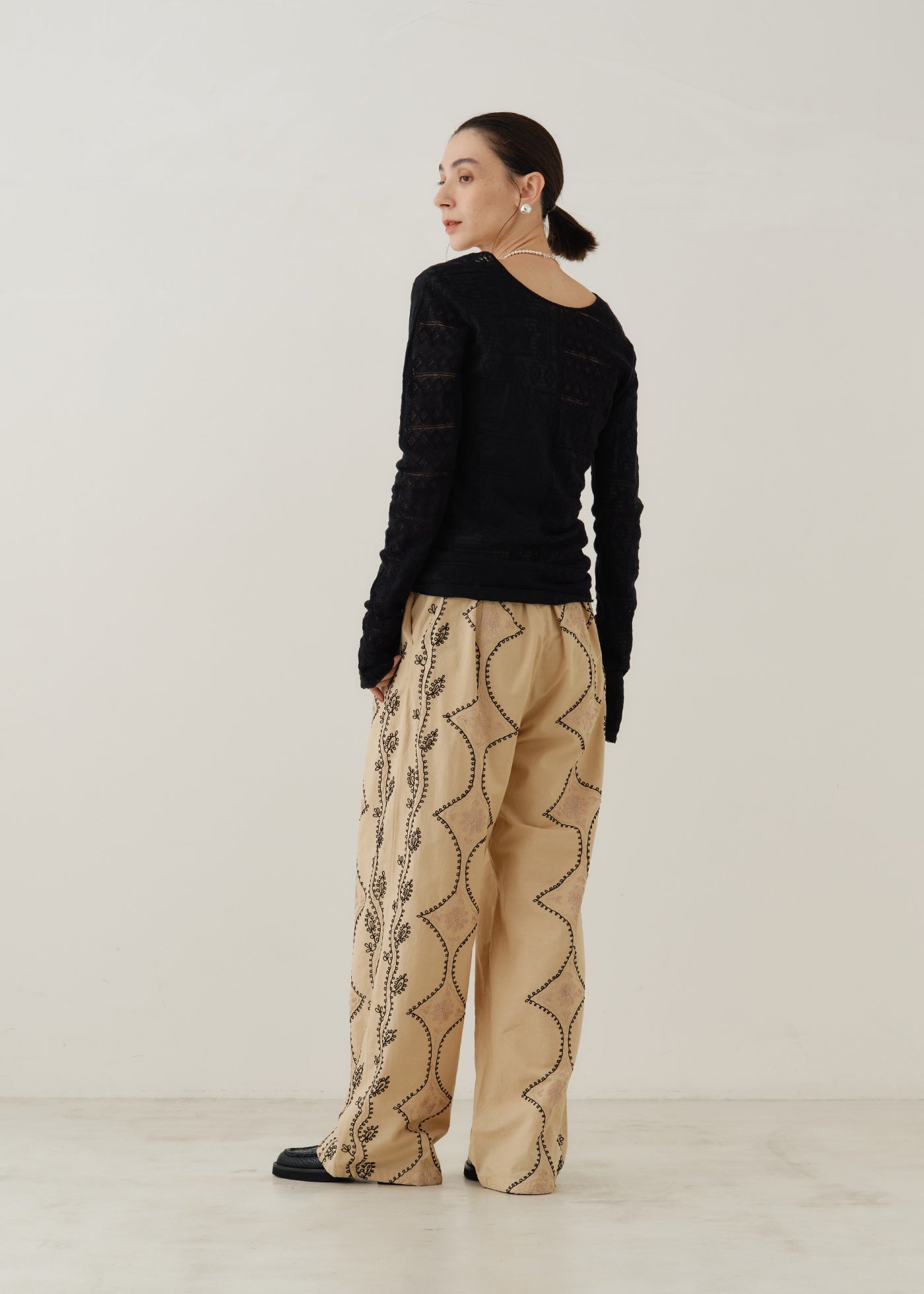 はんな Cotton Linen Aari Embroidery Pants | Pasand by ne Quittez pas