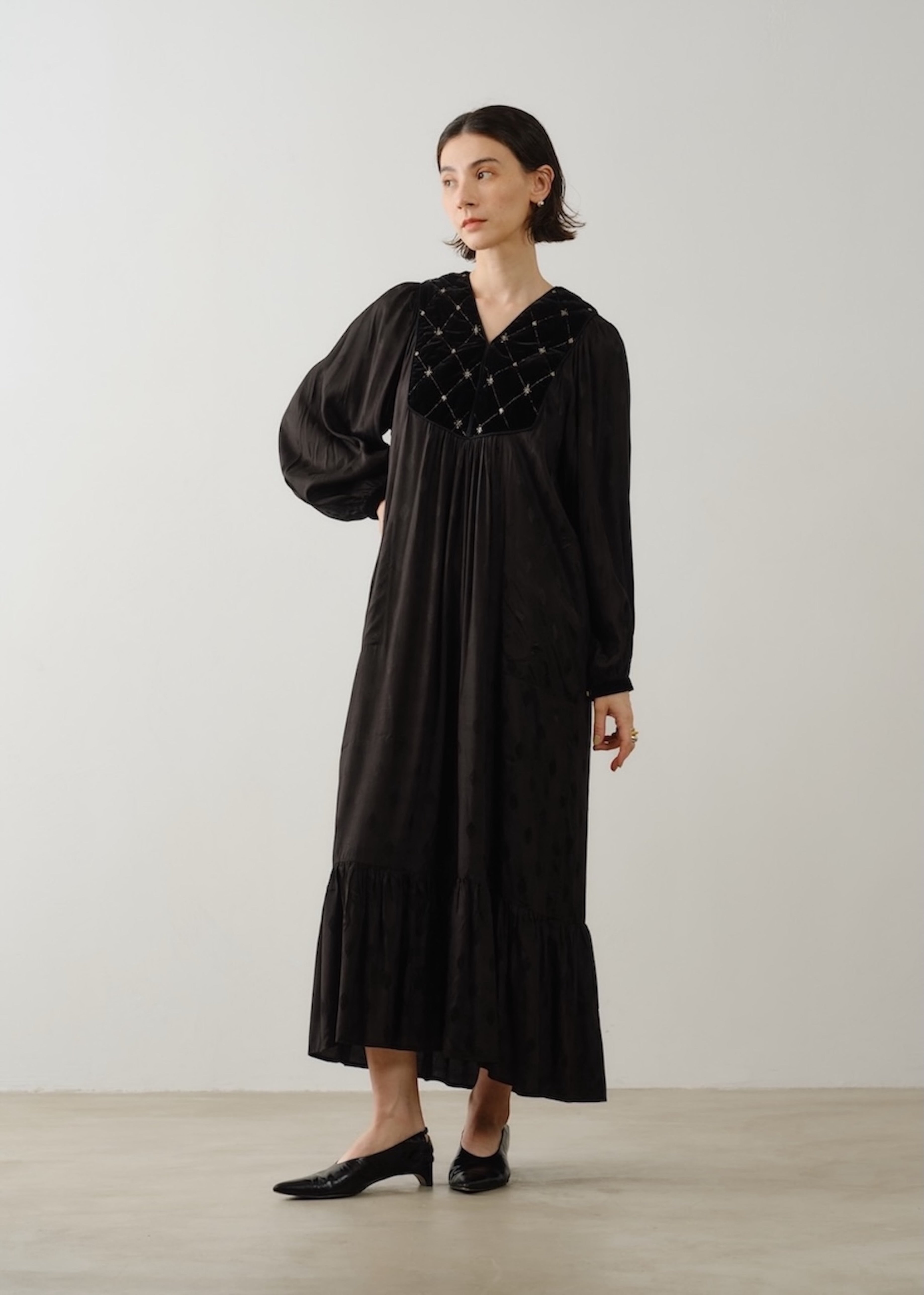 Velvet Beads Embroidery Dress | Pasand by ne Quittez pas | パサン