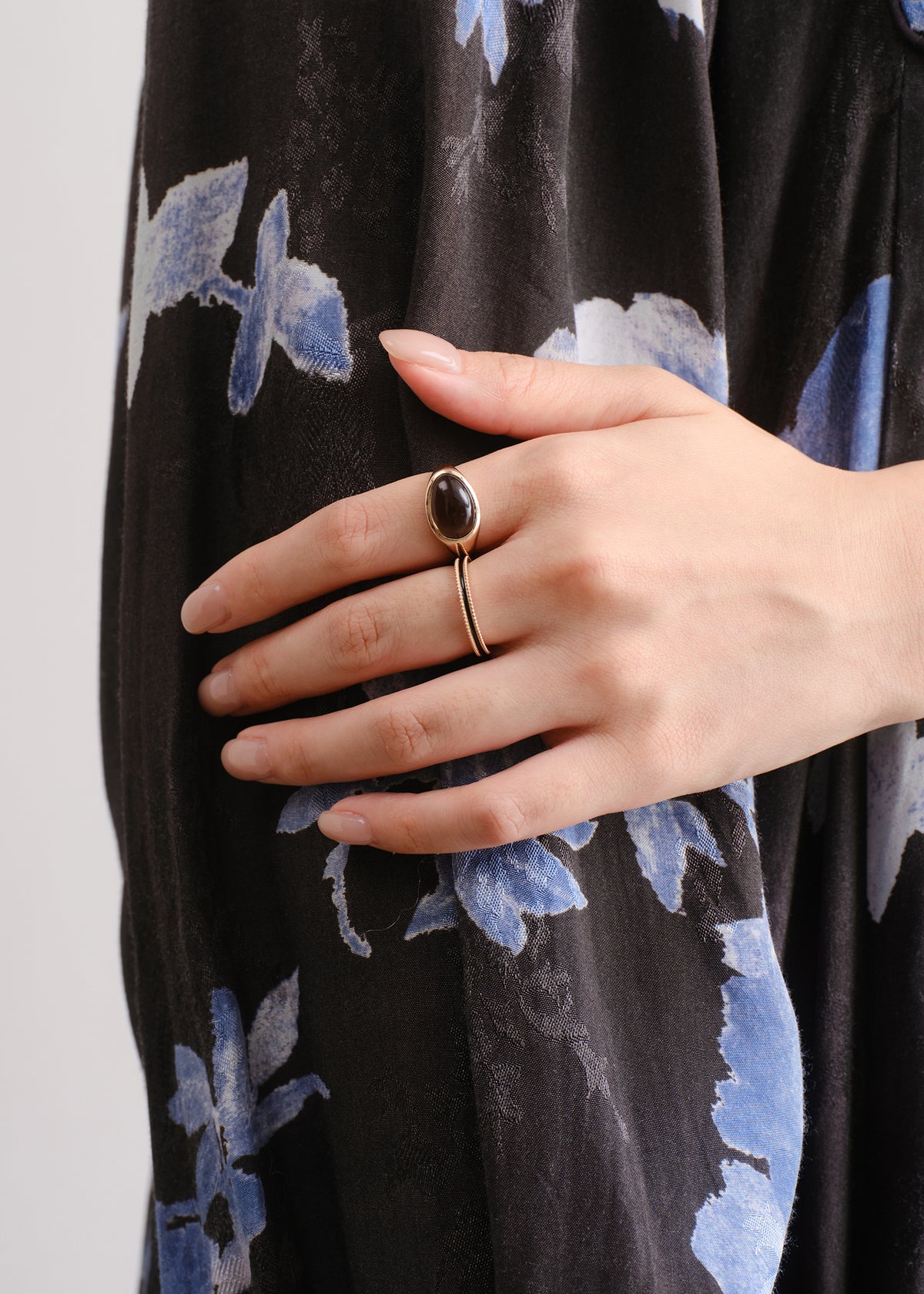 【10/28 10時発売】Jaipur Rose Cabochon Signet Ring Smoky Quartz