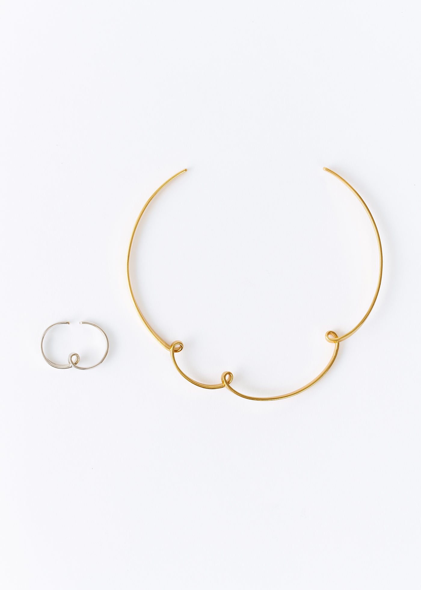ドレスに合わせるエスプリジュエリー Gold Cloud Choker & Silver Double Finger Ring