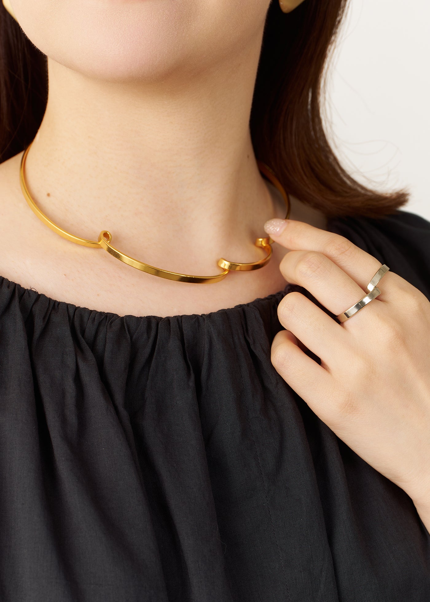 ドレスに合わせるエスプリジュエリー Gold Cloud Choker & Silver Double Finger Ring
