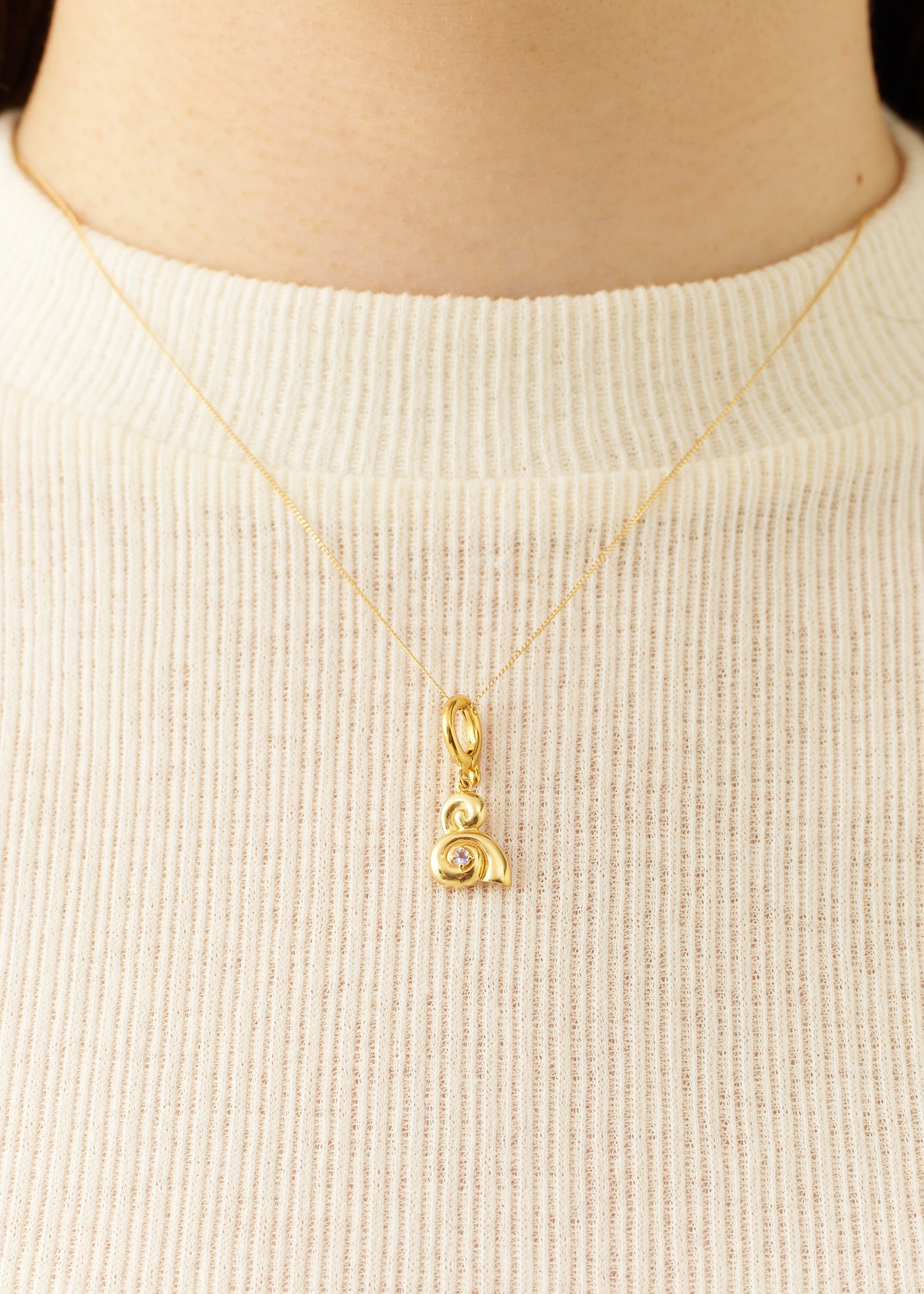 ※画像内のネックレスは本商品には付属しません